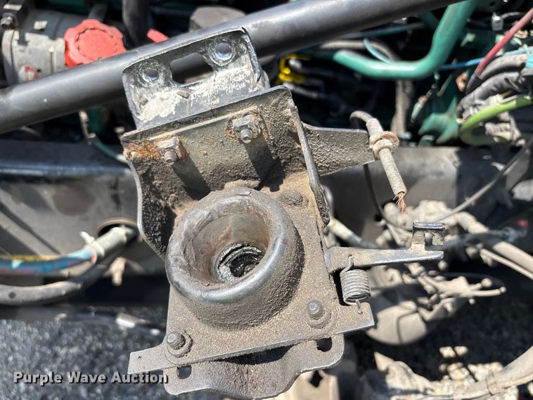 image for item YA0781 2014 Volvo VNL semi truck