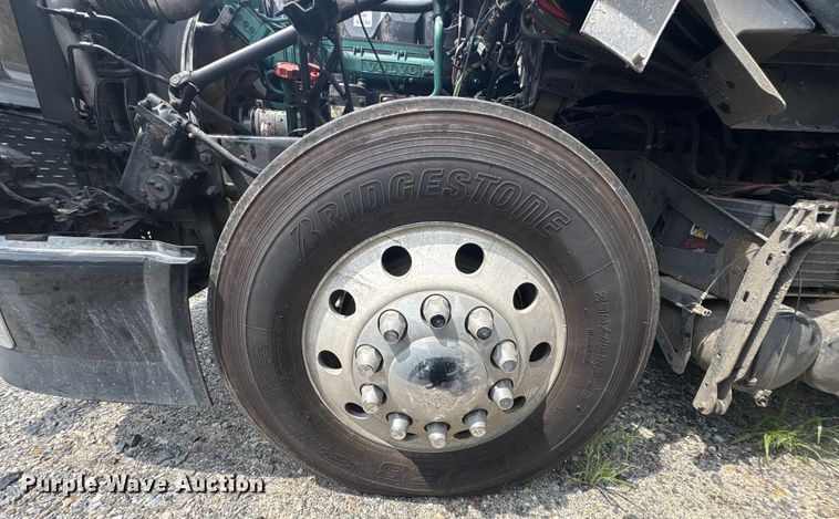 image for item YA0781 2014 Volvo VNL semi truck