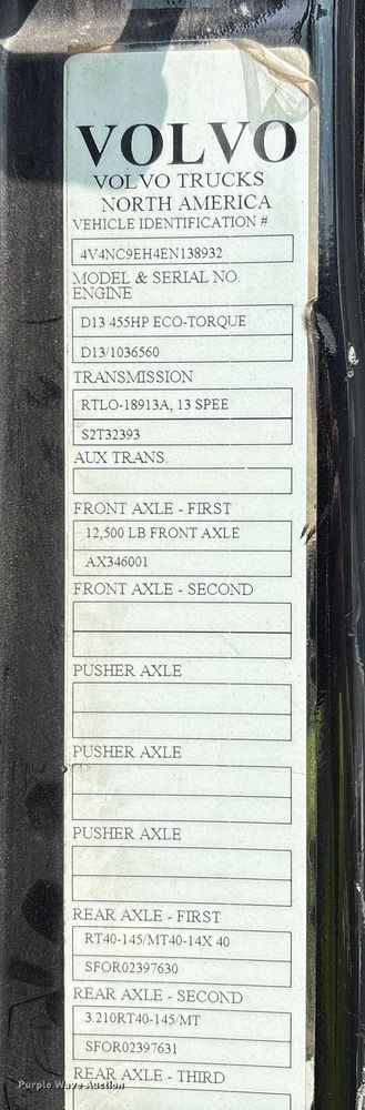 image for item YA0781 2014 Volvo VNL semi truck