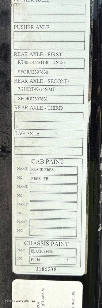 image for item YA0781 2014 Volvo VNL semi truck