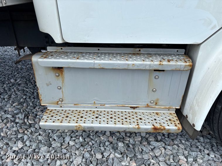 image for item YA0782 2023 Freightliner M2106 box truck