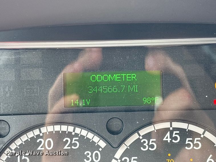 image for item YA0782 2023 Freightliner M2106 box truck