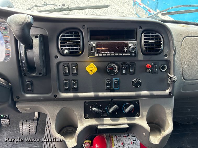 image for item YA0782 2023 Freightliner M2106 box truck