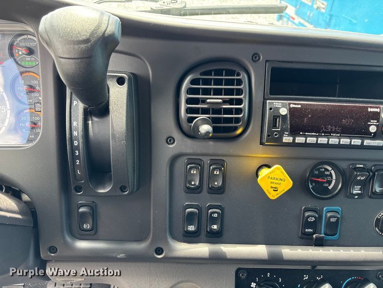 image for item YA0782 2023 Freightliner M2106 box truck