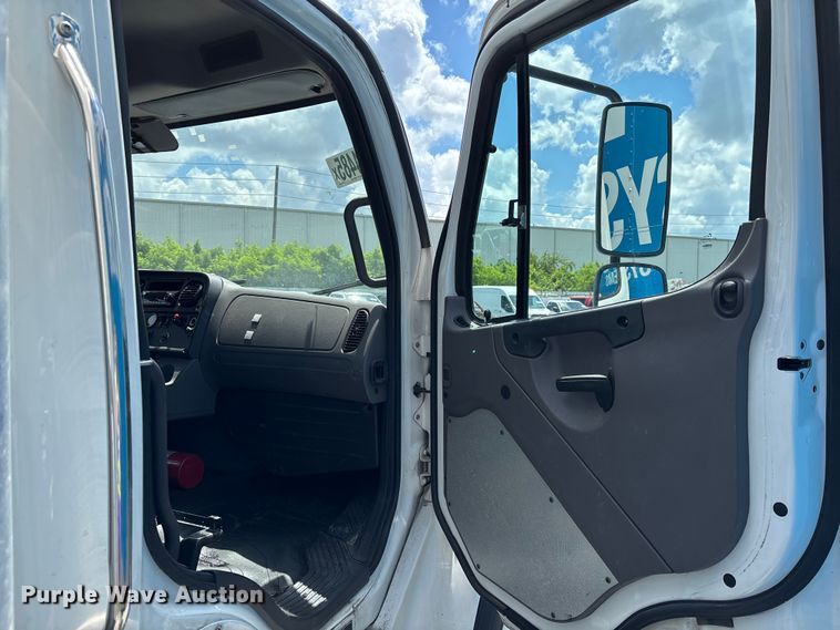 image for item YA0782 2023 Freightliner M2106 box truck