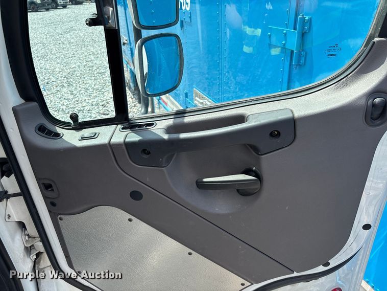 image for item YA0782 2023 Freightliner M2106 box truck