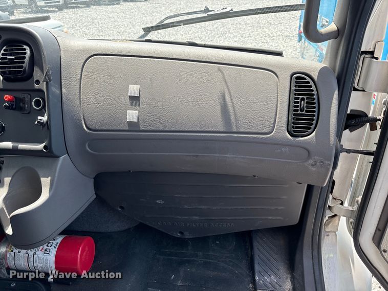 image for item YA0782 2023 Freightliner M2106 box truck