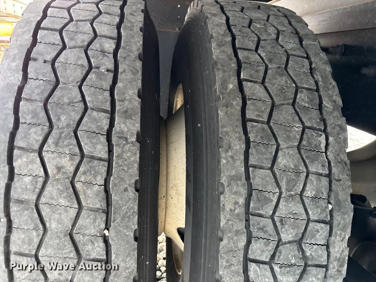 image for item YA0782 2023 Freightliner M2106 box truck