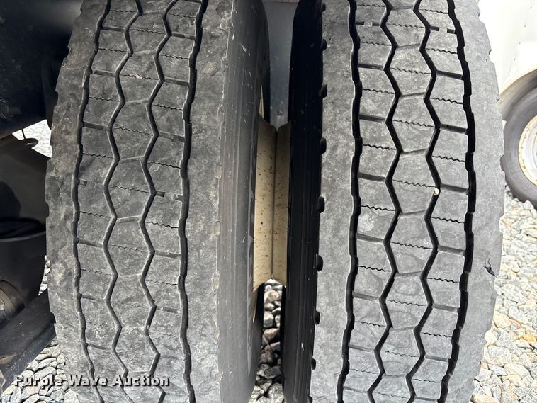 image for item YA0782 2023 Freightliner M2106 box truck