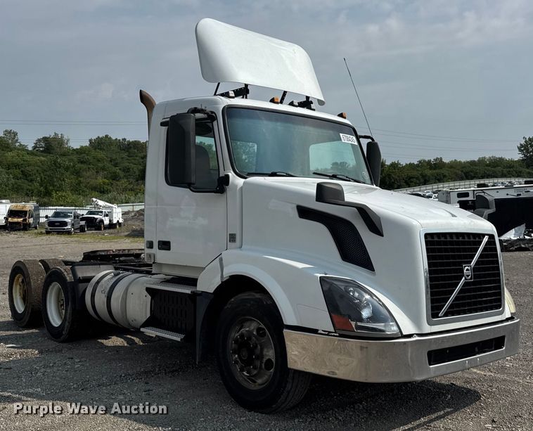 image for item YA0790 2016 Volvo VN semi truck