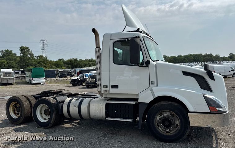 image for item YA0790 2016 Volvo VN semi truck