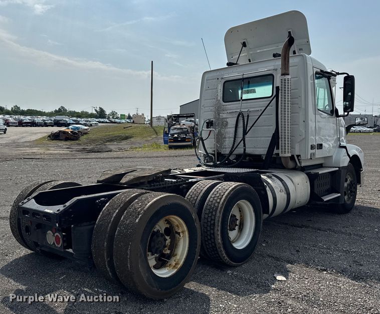 image for item YA0790 2016 Volvo VN semi truck