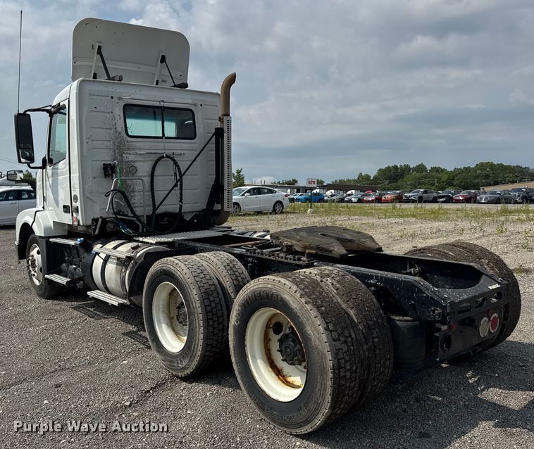 image for item YA0790 2016 Volvo VN semi truck