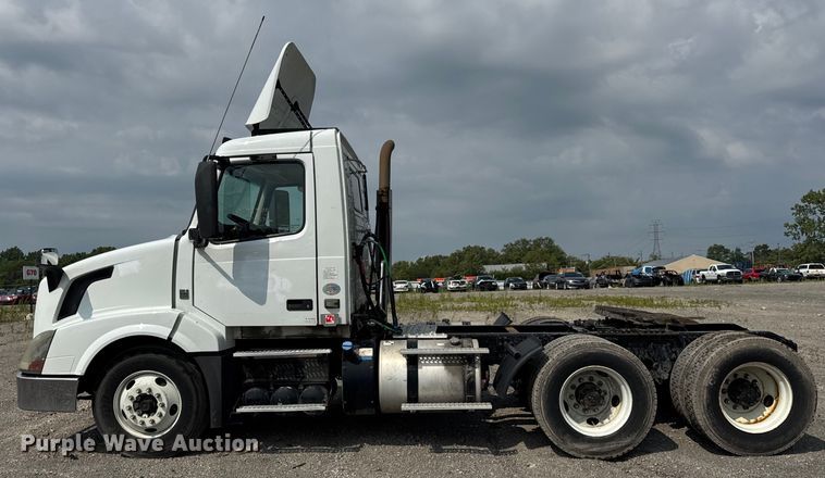 image for item YA0790 2016 Volvo VN semi truck