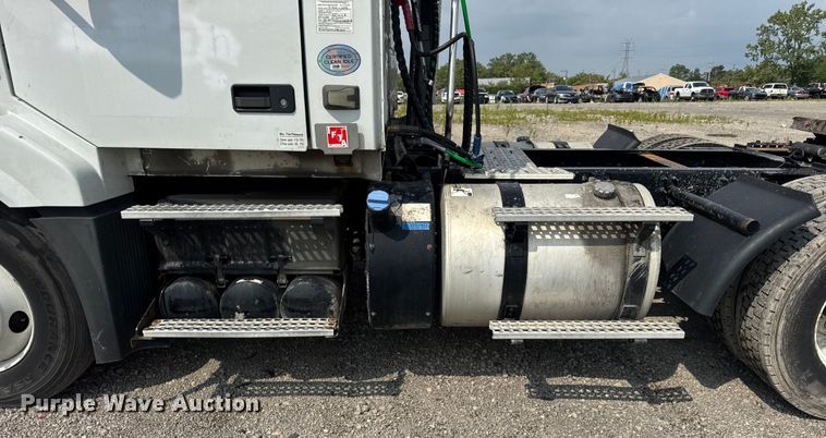 image for item YA0790 2016 Volvo VN semi truck