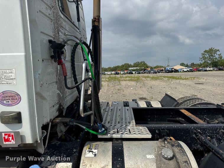 image for item YA0790 2016 Volvo VN semi truck