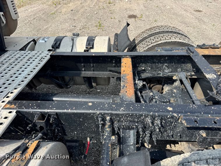 image for item YA0790 2016 Volvo VN semi truck