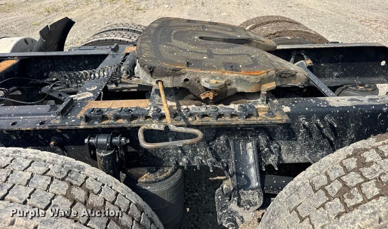 image for item YA0790 2016 Volvo VN semi truck