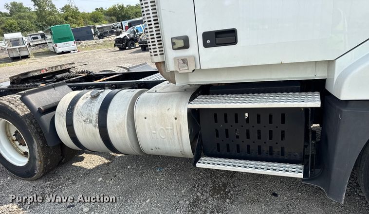 image for item YA0790 2016 Volvo VN semi truck