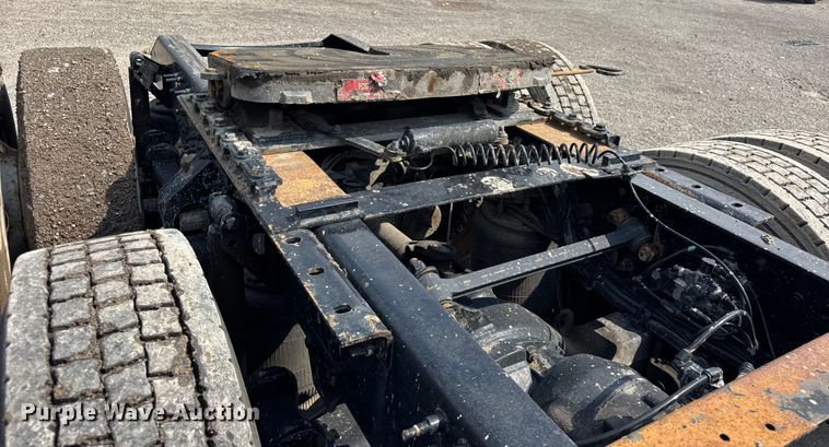 image for item YA0790 2016 Volvo VN semi truck