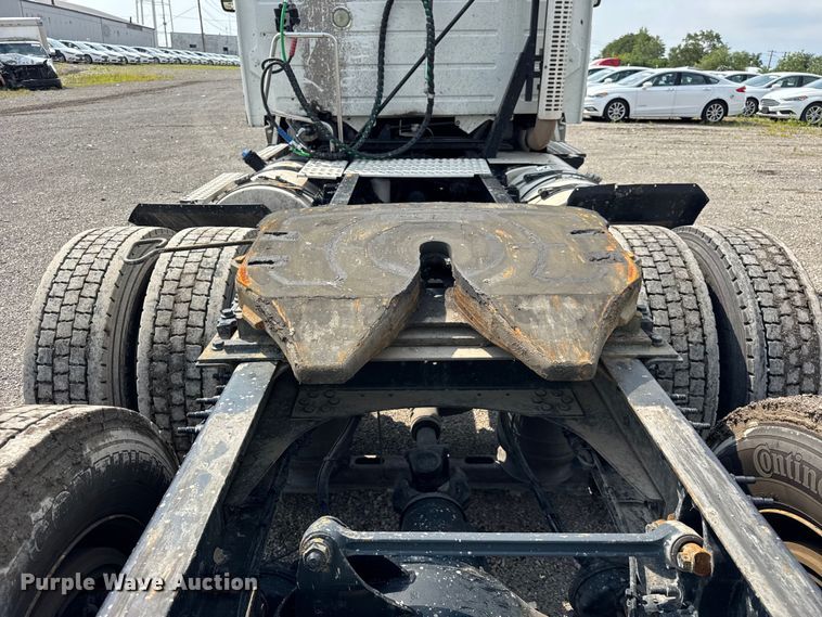 image for item YA0790 2016 Volvo VN semi truck