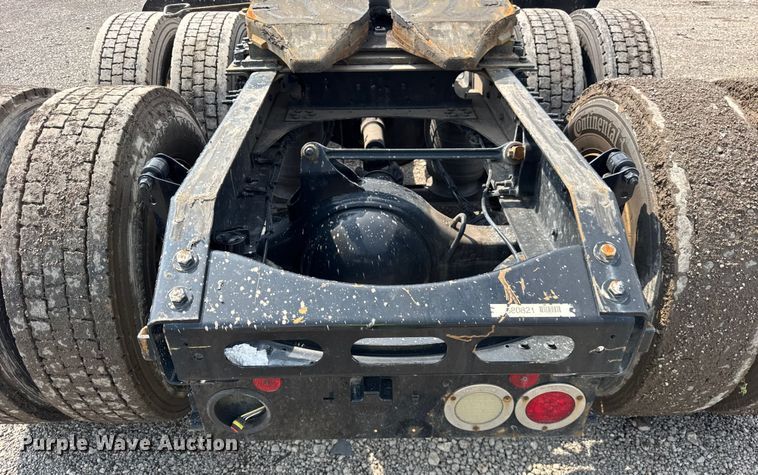 image for item YA0790 2016 Volvo VN semi truck