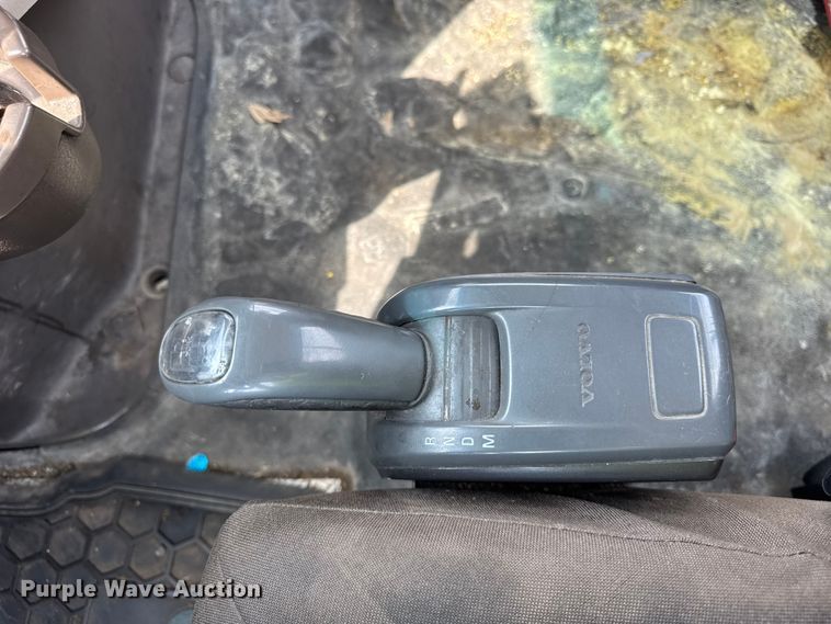 image for item YA0790 2016 Volvo VN semi truck