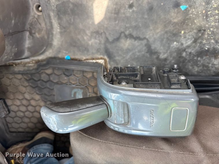 image for item YA0790 2016 Volvo VN semi truck