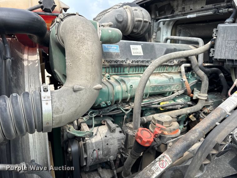 image for item YA0790 2016 Volvo VN semi truck