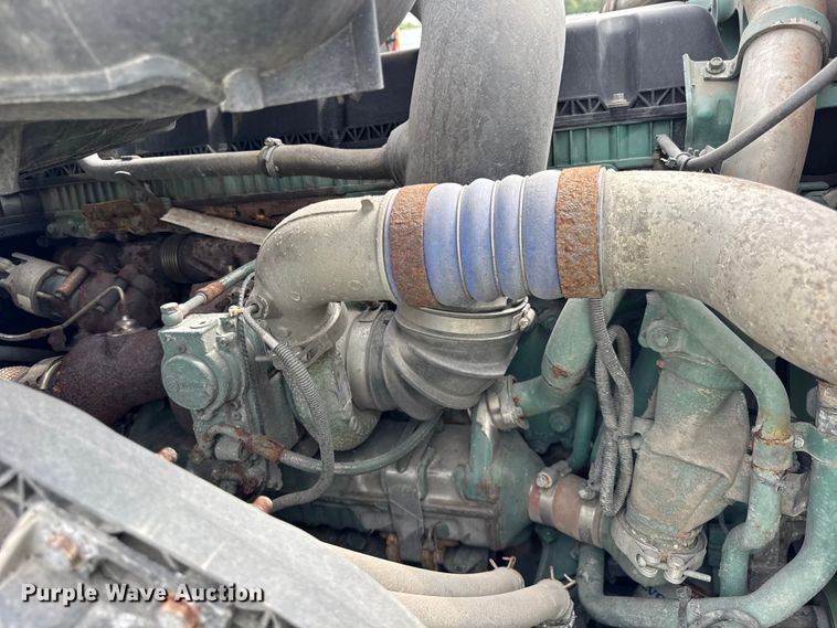 image for item YA0790 2016 Volvo VN semi truck