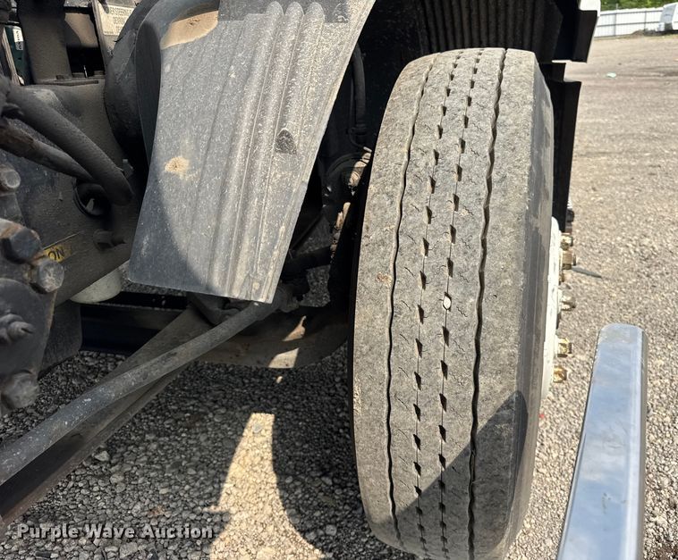 image for item YA0790 2016 Volvo VN semi truck