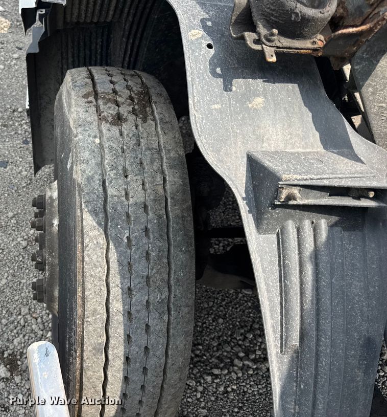 image for item YA0790 2016 Volvo VN semi truck