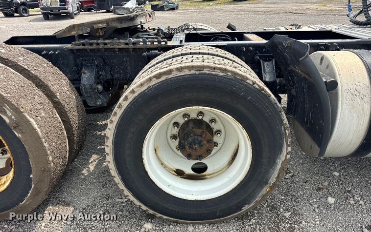 image for item YA0790 2016 Volvo VN semi truck