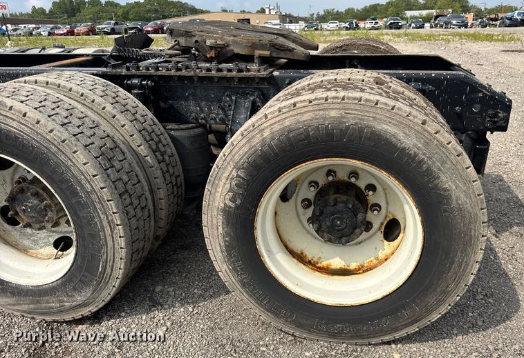 image for item YA0790 2016 Volvo VN semi truck