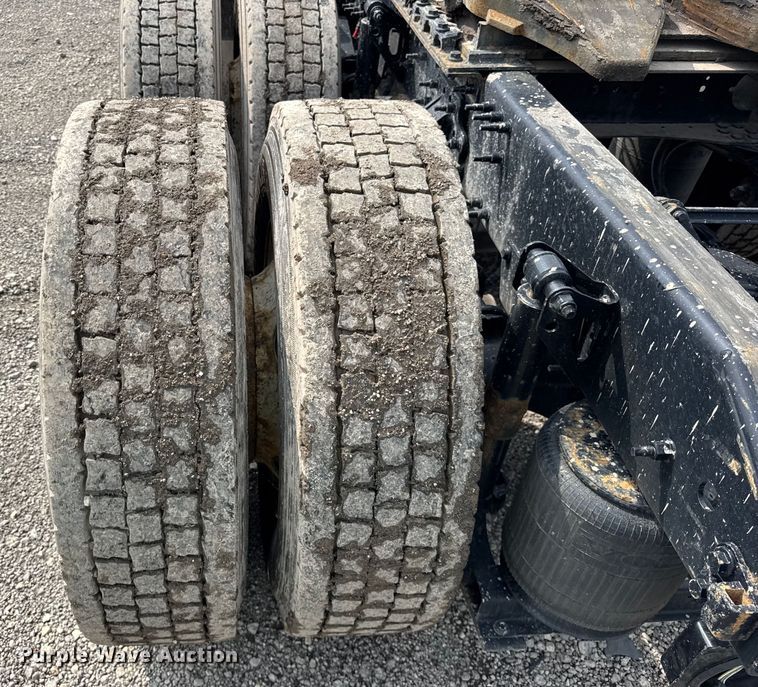 image for item YA0790 2016 Volvo VN semi truck