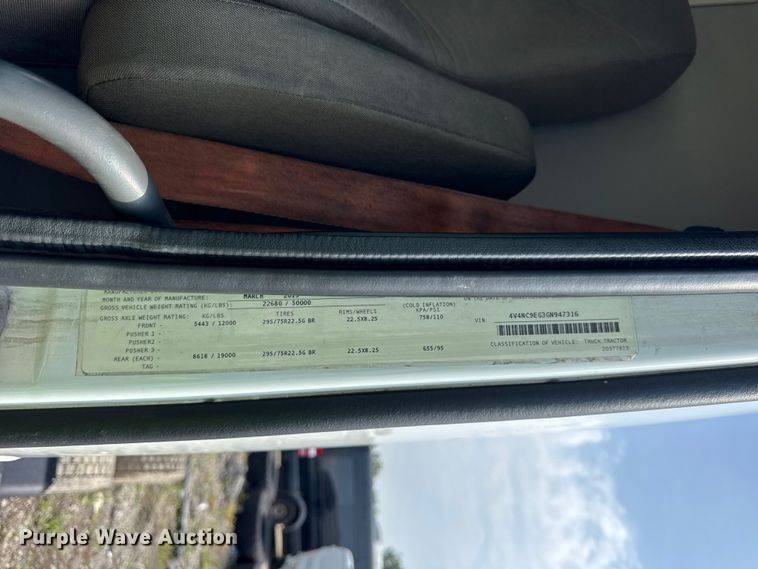 image for item YA0790 2016 Volvo VN semi truck