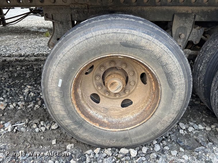 image for item YA0827 2003 Stoughton dry van trailer