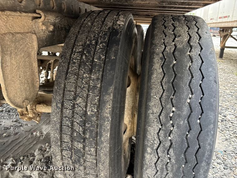 image for item YA0827 2003 Stoughton dry van trailer