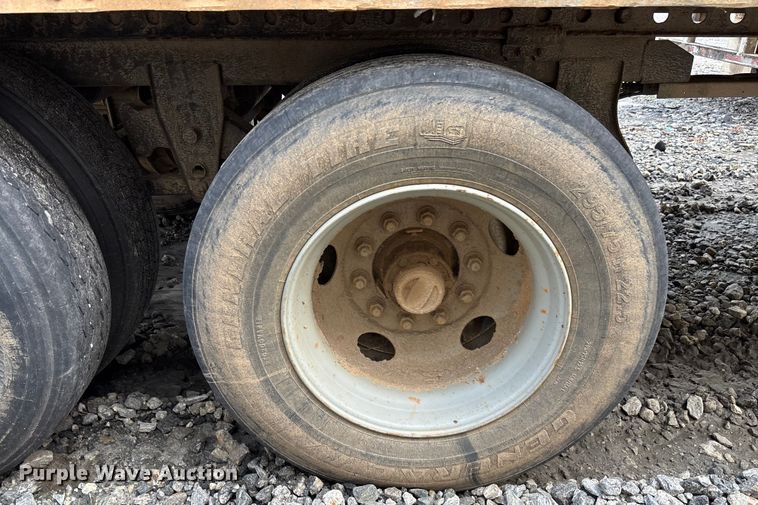 image for item YA0827 2003 Stoughton dry van trailer