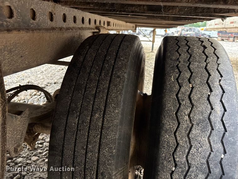 image for item YA0827 2003 Stoughton dry van trailer