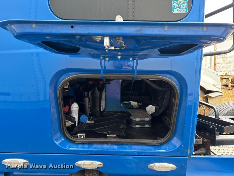 image for item YA0855 2016 International ProStar Plus 122 semi truck