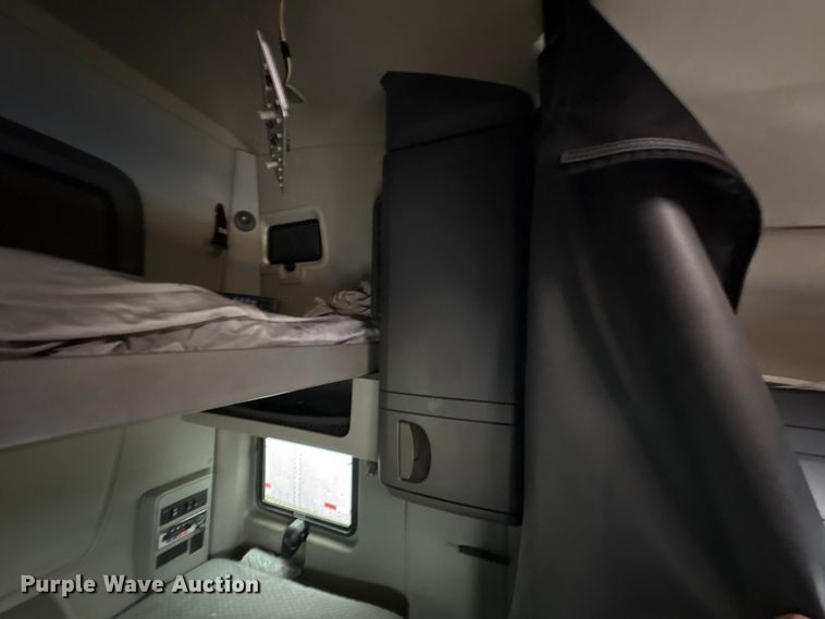 image for item YA0855 2016 International ProStar Plus 122 semi truck