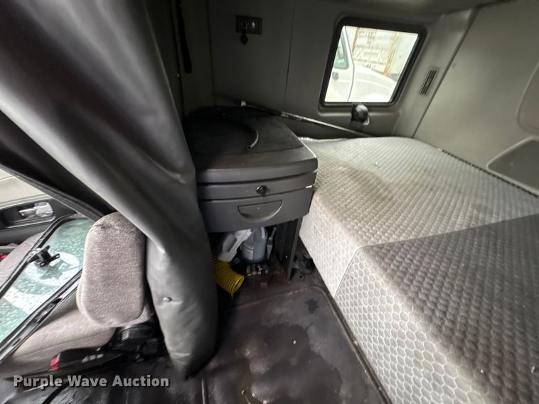 image for item YA0855 2016 International ProStar Plus 122 semi truck