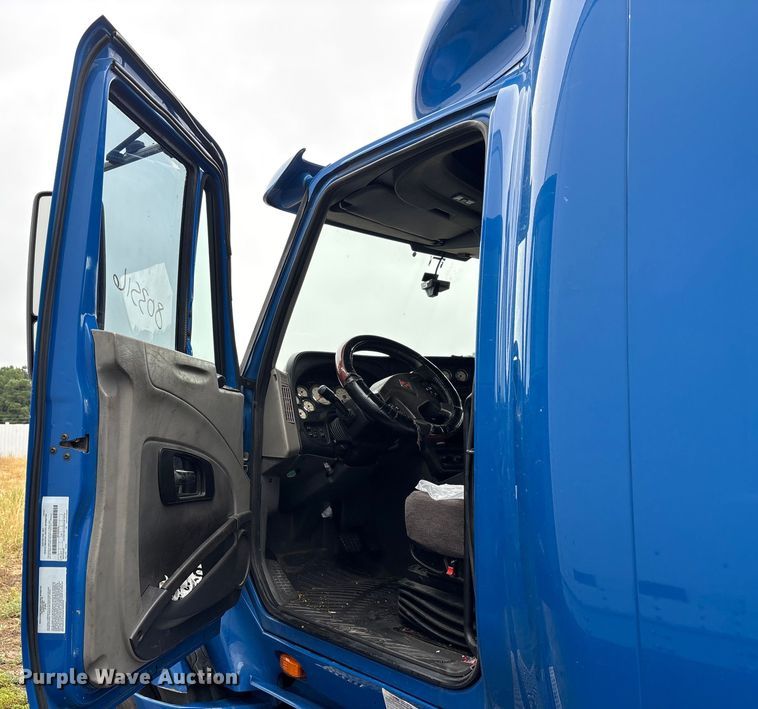 image for item YA0855 2016 International ProStar Plus 122 semi truck