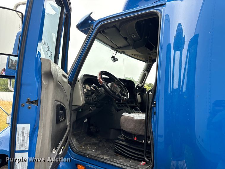image for item YA0855 2016 International ProStar Plus 122 semi truck