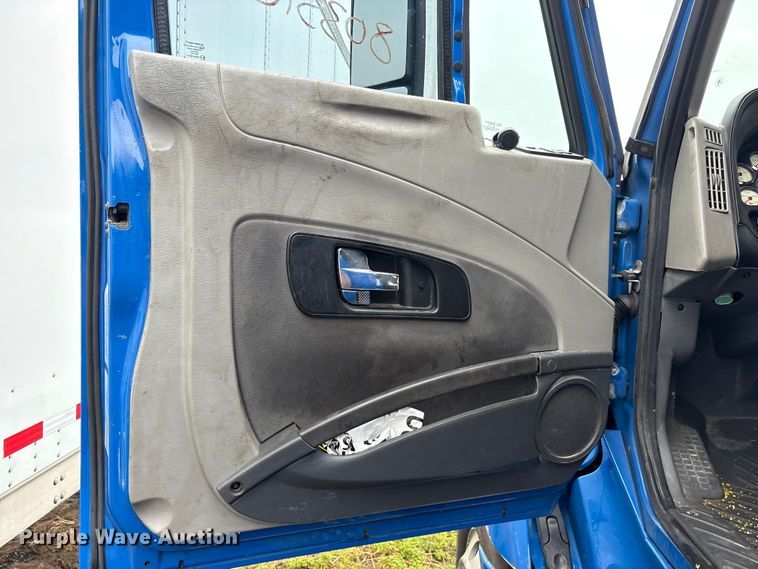 image for item YA0855 2016 International ProStar Plus 122 semi truck