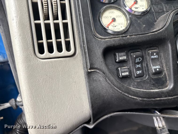 image for item YA0855 2016 International ProStar Plus 122 semi truck