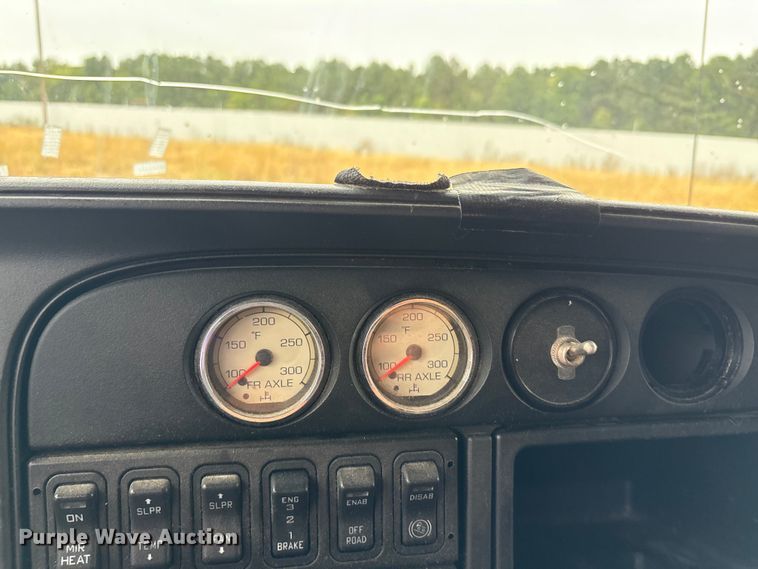 image for item YA0855 2016 International ProStar Plus 122 semi truck