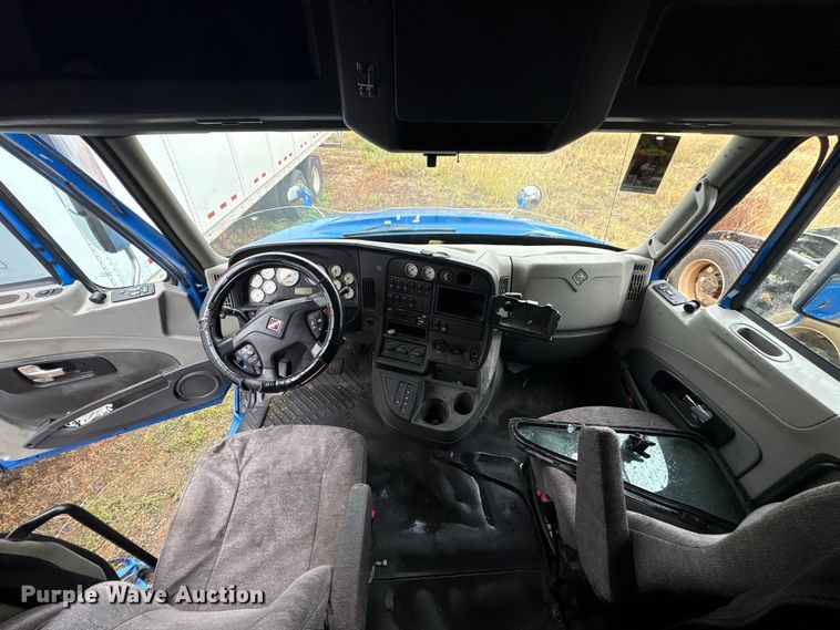 image for item YA0855 2016 International ProStar Plus 122 semi truck