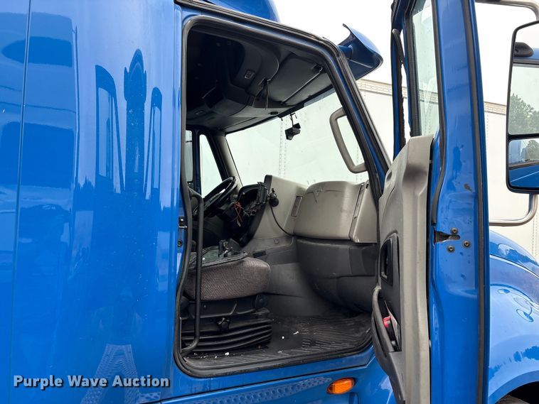 image for item YA0855 2016 International ProStar Plus 122 semi truck